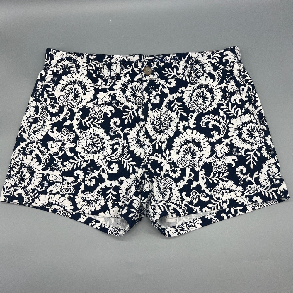 Gap Khakis shorts...size 6 cuffed hem with pockets.